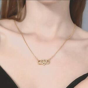 NEW STUNNING 18k Gold Plated LOVE NECKLACE